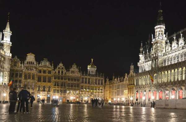 Brussels Grand Place at night